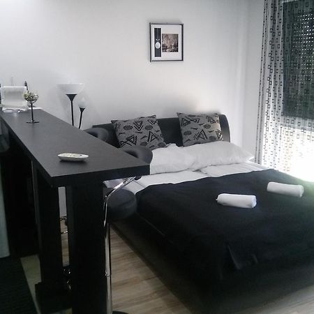 Fészek Apartman Debrecen Habitación foto